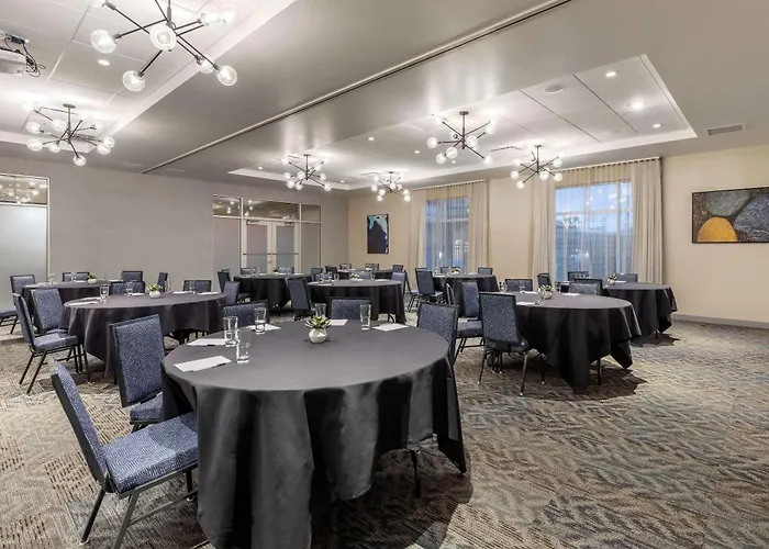 Cambria Hotel Milwaukee Downtown